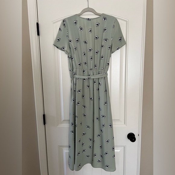 H&M Women’s Sage Green Floral Dress - Picture 3 of 4